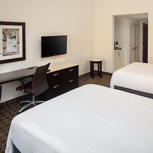 Standard Queen Room Two Queen Beds Tub Mobility Hearing Accessible
